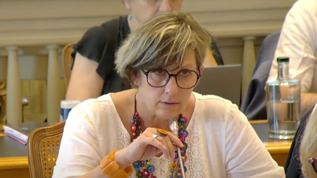 Entre improvisation et mépris : quand l’exécutif piétine la démocratie départementale