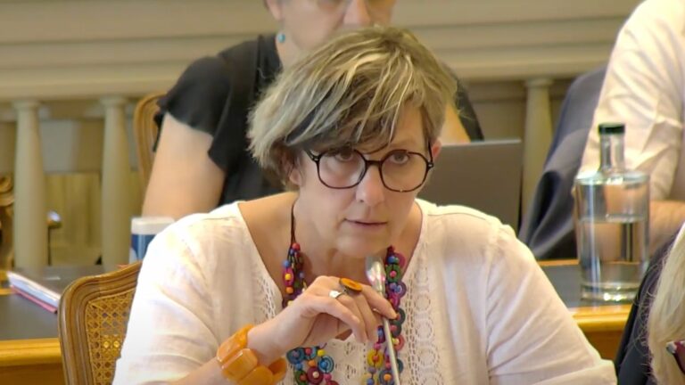 Entre improvisation et mépris : quand l’exécutif piétine la démocratie départementale