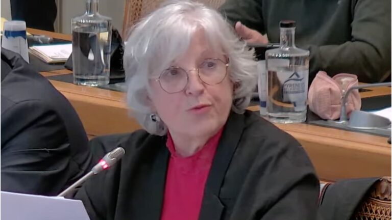 Aide à domicile : un secteur essentiel au bord de la rupture